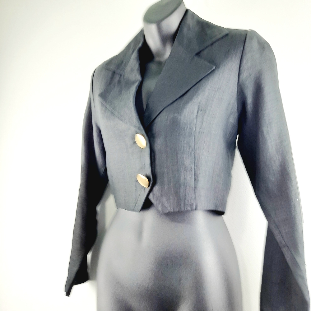 Sophisticated Black Cropped Jacket - Picture 3 of 12